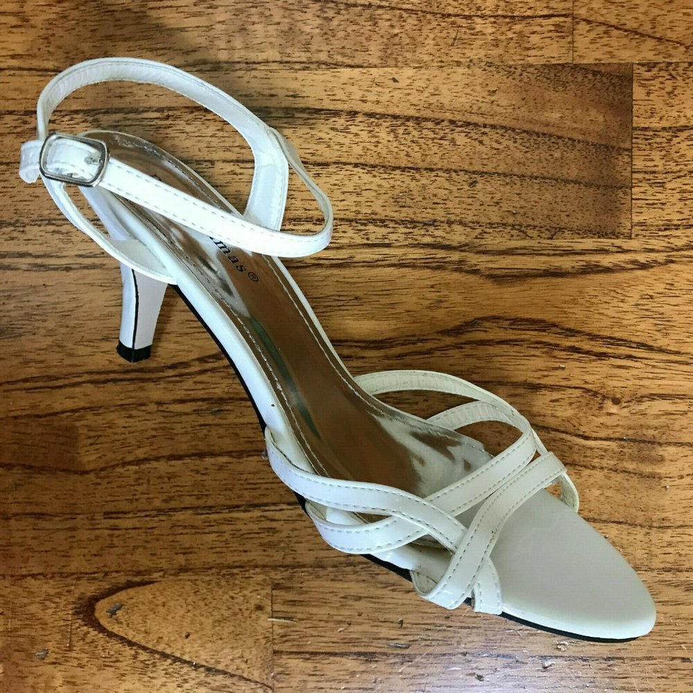 3/$10 PIERRE DUMAS Strappy White Heel Sandals